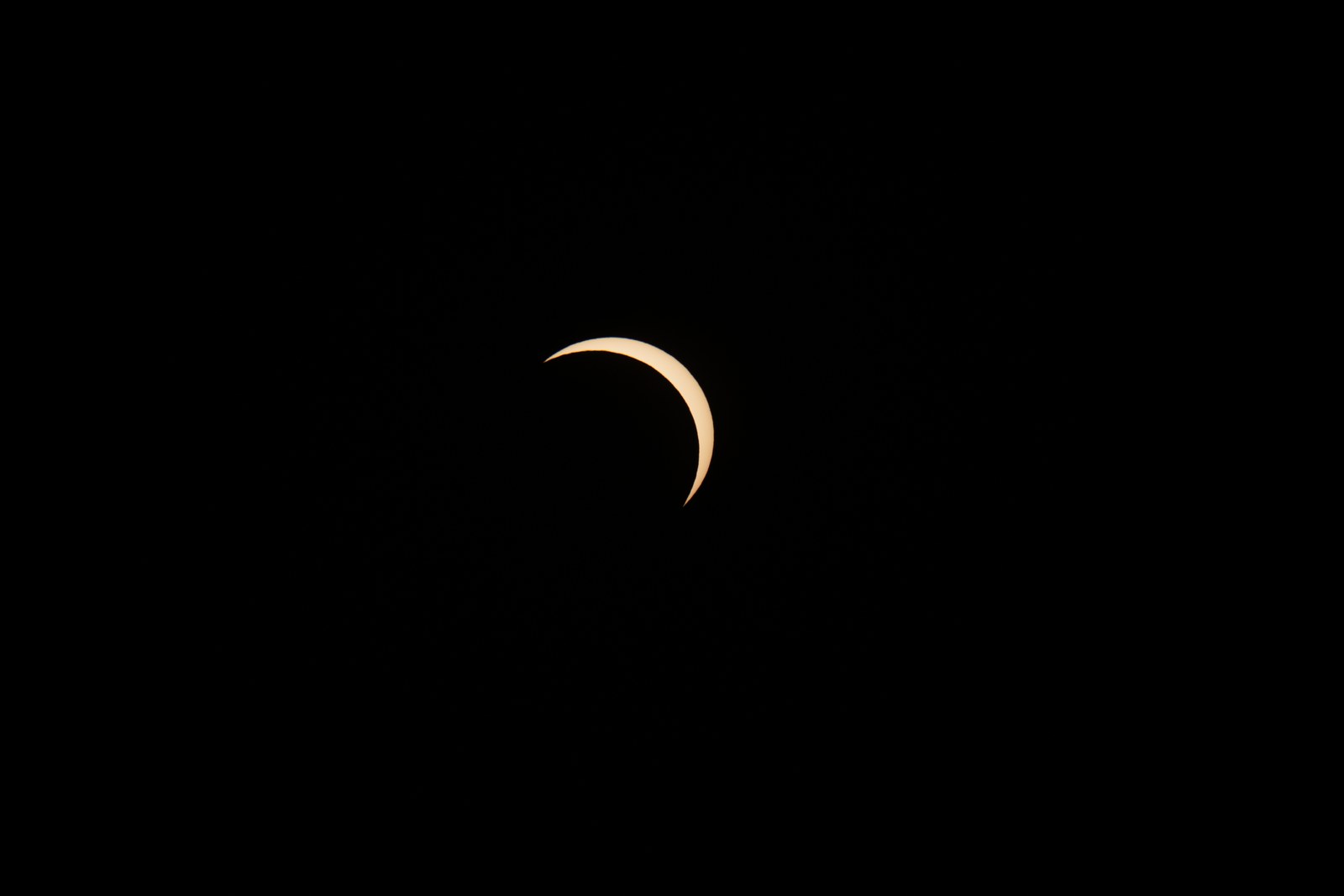Feine Sichel der Sonnenfinsternis
